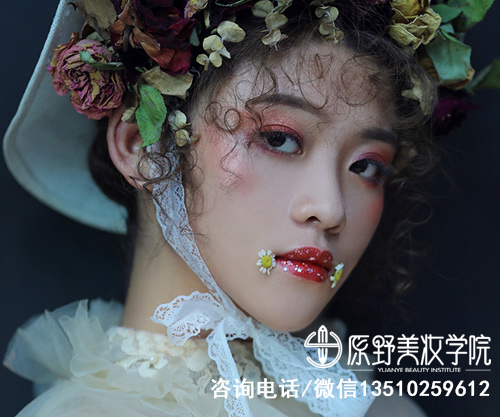 深圳口碑好的美甲化妝學(xué)校哪里教的比較好